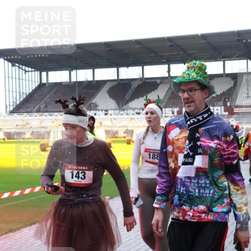 07.12.2025 - St. Pauli X-Mass-Run No. 15 Luisa Fischer http://msf.ph/oto/9387580 07.12.2025 11:46:37 Ziel 15, 143, 188, 15, 3626, 143, 147, 188, 355, 356, 526, 733, 949, 954, 1058, 1073, 1433, 1454, 1541, 2097, 2137, 2437, 2716, 2935, 2941, 3523, 3524, 3620 meine-sportfotos.de