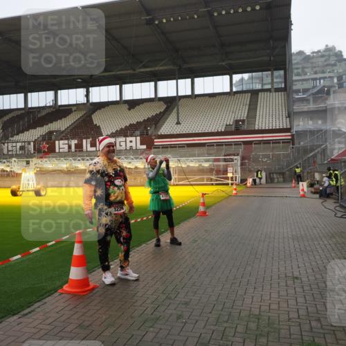 07.12.2025 - St. Pauli X-Mass-Run No. 15 Fabian Wolf http://msf.ph/oto/9387581 07.12.2025 10:18:01 Ziel 2663, 3804, 4227 meine-sportfotos.de