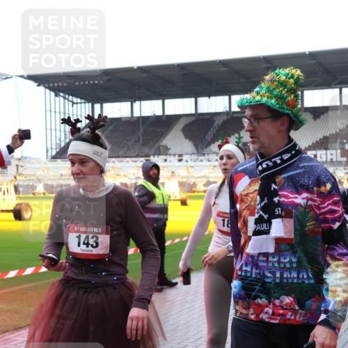 07.12.2025 - St. Pauli X-Mass-Run No. 15 Luisa Fischer http://msf.ph/oto/9387582 07.12.2025 11:46:38 Ziel 2425, 15, 143, 18, 15, 356, 143, 147, 188, 355, 356, 526, 733, 949, 954, 1058, 1073, 1433, 1454, 1541, 2097, 2108, 2109, 2111, 2137, 2437, 2716, 2935, 2941, 3523, 3524, 3620 meine-sportfotos.de