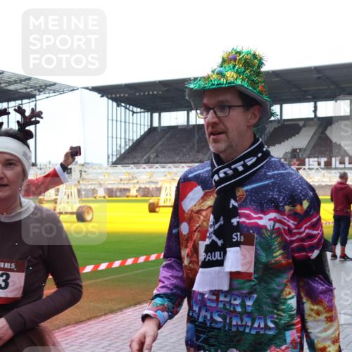 07.12.2025 - St. Pauli X-Mass-Run No. 15 Luisa Fischer http://msf.ph/oto/9387585 07.12.2025 11:46:38 Ziel 5, 143, 115, 143, 147, 188, 355, 356, 526, 733, 949, 954, 1058, 1073, 1433, 1454, 1541, 2097, 2108, 2109, 2111, 2137, 2437, 2716, 2935, 2941, 3523, 3524, 3620 meine-sportfotos.de