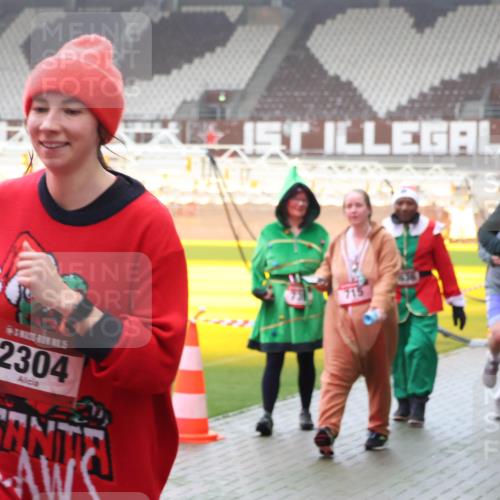 07.12.2025 - St. Pauli X-Mass-Run No. 15 Luisa Fischer http://msf.ph/oto/9387587 07.12.2025 10:23:28 Ziel 2304, 3078, 794, 1996, 2123, 2304, 2508, 2511, 2638, 3052, 3078, 3079, 3780, 4005, 4141, 4287, 4407, 4411, 4419, 4458, 4509, 4539 meine-sportfotos.de