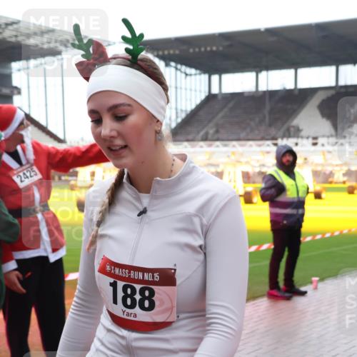 07.12.2025 - St. Pauli X-Mass-Run No. 15 Luisa Fischer http://msf.ph/oto/9387590 07.12.2025 11:46:40 Ziel 2425, 15, 188, 143, 147, 188, 355, 356, 526, 733, 949, 954, 1058, 1073, 1433, 1454, 1541, 2097, 2108, 2109, 2111, 2137, 2437, 2716, 2935, 2941, 3523, 3524, 3620, 3960 meine-sportfotos.de