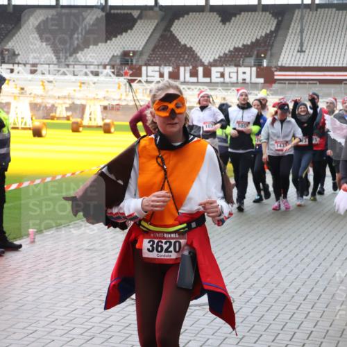 07.12.2025 - St. Pauli X-Mass-Run No. 15 Luisa Fischer http://msf.ph/oto/9387592 07.12.2025 11:46:42 Ziel 15, 3620, 107, 1059, 1433, 356, 143, 147, 188, 356, 526, 733, 949, 954, 1058, 1073, 1433, 1454, 2097, 2108, 2109, 2111, 2137, 2437, 2716, 2935, 2941, 3523, 3524, 3620, 3960 meine-sportfotos.de