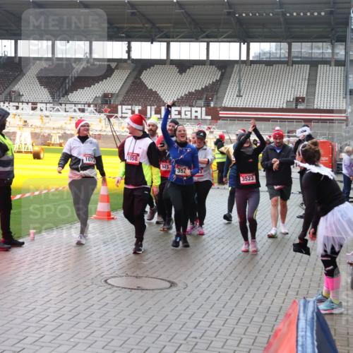 07.12.2025 - St. Pauli X-Mass-Run No. 15 Luisa Fischer http://msf.ph/oto/9387604 07.12.2025 11:46:45 Ziel 1, 1058, 1073, 949, 35, 3523, 143, 147, 188, 356, 733, 949, 954, 1058, 1073, 1433, 1454, 2097, 2108, 2109, 2111, 2137, 2437, 2716, 2935, 2941, 3523, 3524, 3620, 3960 meine-sportfotos.de