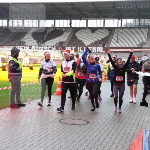 07.12.2025 - St. Pauli X-Mass-Run No. 15 Luisa Fischer http://msf.ph/oto/9387606 07.12.2025 11:46:45 Ziel 1073, 1058, 949, 3524, 3523, 143, 147, 188, 356, 733, 949, 954, 1058, 1073, 1433, 1454, 2097, 2108, 2109, 2111, 2137, 2437, 2716, 2935, 2941, 3523, 3524, 3620, 3960 meine-sportfotos.de