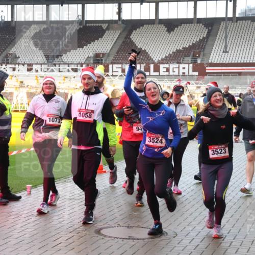 07.12.2025 - St. Pauli X-Mass-Run No. 15 Luisa Fischer http://msf.ph/oto/9387608 07.12.2025 11:46:46 Ziel 2, 985, 90, 2, 1073, 1058, 94, 3524, 3523, 143, 147, 188, 356, 733, 949, 954, 1058, 1073, 1433, 1454, 2097, 2108, 2109, 2111, 2137, 2437, 2716, 2935, 2941, 3523, 3524, 3620, 3960 meine-sportfotos.de