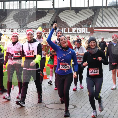 07.12.2025 - St. Pauli X-Mass-Run No. 15 Luisa Fischer http://msf.ph/oto/9387610 07.12.2025 11:46:46 Ziel 64, 1073, 1058, 3524, 433, 5, 3523, 143, 147, 188, 356, 733, 949, 954, 1058, 1073, 1433, 1454, 2097, 2108, 2109, 2111, 2137, 2437, 2716, 2935, 2941, 3523, 3524, 3620, 3960 meine-sportfotos.de