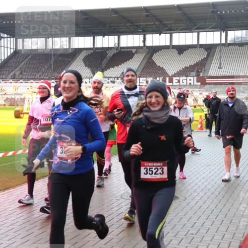 07.12.2025 - St. Pauli X-Mass-Run No. 15 Luisa Fischer http://msf.ph/oto/9387614 07.12.2025 11:46:47 Ziel 107, 35, 1, 32, 3523, 143, 147, 188, 356, 733, 949, 954, 1058, 1073, 1433, 1454, 2097, 2108, 2109, 2111, 2137, 2437, 2716, 2935, 2941, 3523, 3524, 3620, 3960 meine-sportfotos.de