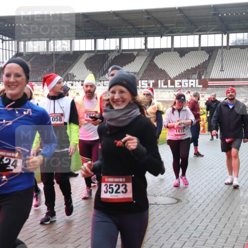 07.12.2025 - St. Pauli X-Mass-Run No. 15 Luisa Fischer http://msf.ph/oto/9387615 07.12.2025 11:46:47 Ziel 058, 202, 24, 3523, 1433, 26, 143, 147, 188, 356, 733, 949, 954, 1058, 1073, 1433, 1454, 2097, 2108, 2109, 2111, 2137, 2437, 2716, 2935, 2941, 3523, 3524, 3620, 3960 meine-sportfotos.de
