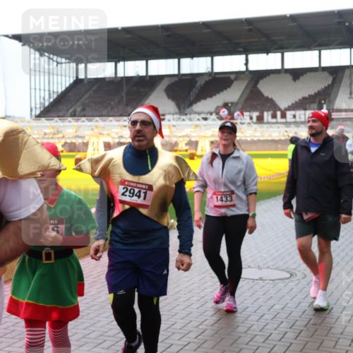 07.12.2025 - St. Pauli X-Mass-Run No. 15 Luisa Fischer http://msf.ph/oto/9387626 07.12.2025 11:46:50 Ziel 11005, 35, 15, 2941, 1433, 143, 147, 188, 356, 733, 949, 954, 1058, 1073, 1276, 1433, 1454, 2097, 2108, 2109, 2111, 2137, 2437, 2716, 2935, 2941, 3523, 3524, 3620, 3960 meine-sportfotos.de