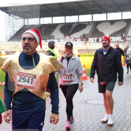 07.12.2025 - St. Pauli X-Mass-Run No. 15 Luisa Fischer http://msf.ph/oto/9387629 07.12.2025 11:46:51 Ziel 15, 16, 5, 2941, 1433, 143, 147, 188, 356, 733, 949, 954, 1058, 1073, 1276, 1433, 1454, 2097, 2108, 2109, 2111, 2137, 2179, 2180, 2437, 2716, 2935, 2941, 3523, 3524, 3620, 3960 meine-sportfotos.de