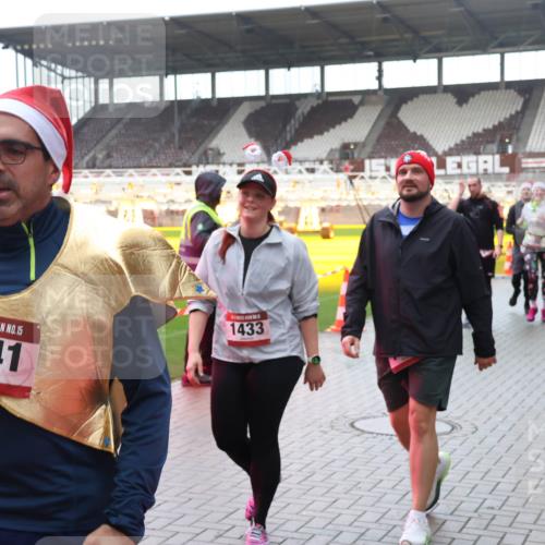 07.12.2025 - St. Pauli X-Mass-Run No. 15 Luisa Fischer http://msf.ph/oto/9387630 07.12.2025 11:46:51 Ziel 15, 2941, 1433, 143, 147, 188, 356, 733, 949, 954, 1058, 1073, 1276, 1433, 1454, 2097, 2108, 2109, 2111, 2137, 2179, 2180, 2437, 2716, 2935, 2941, 3523, 3524, 3620, 3960 meine-sportfotos.de