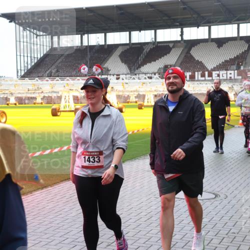 07.12.2025 - St. Pauli X-Mass-Run No. 15 Luisa Fischer http://msf.ph/oto/9387631 07.12.2025 11:46:52 Ziel 15, 1433, 2108, 2111, 143, 147, 188, 356, 733, 949, 954, 1058, 1073, 1276, 1433, 1454, 2097, 2108, 2109, 2111, 2137, 2179, 2180, 2437, 2716, 2935, 2941, 3523, 3524, 3620, 3960 meine-sportfotos.de