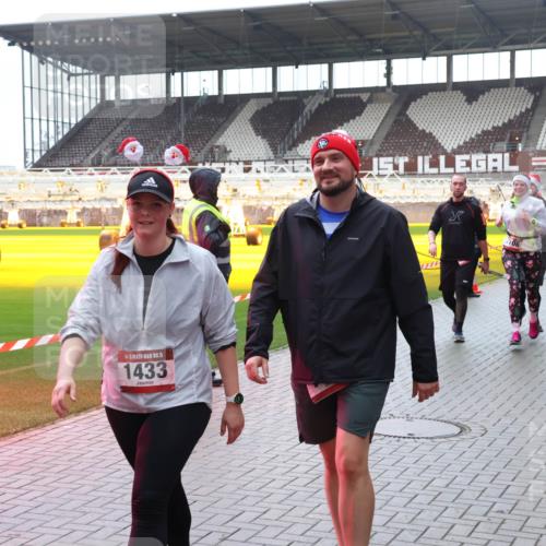 07.12.2025 - St. Pauli X-Mass-Run No. 15 Luisa Fischer http://msf.ph/oto/9387633 07.12.2025 11:46:52 Ziel 5, 1433, 2108, 2111, 143, 147, 188, 356, 733, 949, 954, 1058, 1073, 1276, 1433, 1454, 2097, 2108, 2109, 2111, 2137, 2179, 2180, 2437, 2716, 2935, 2941, 3523, 3524, 3620, 3960 meine-sportfotos.de