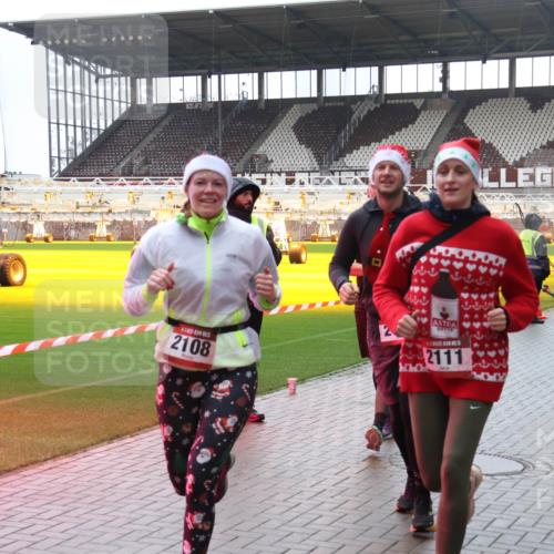07.12.2025 - St. Pauli X-Mass-Run No. 15 Luisa Fischer http://msf.ph/oto/9387640 07.12.2025 11:46:55 Ziel 2108, 2111, 143, 188, 346, 356, 371, 642, 649, 733, 903, 949, 954, 1058, 1073, 1276, 1433, 1454, 2097, 2108, 2109, 2111, 2137, 2179, 2180, 2437, 2716, 2935, 2941, 3523, 3524, 3620, 3960 meine-sportfotos.de