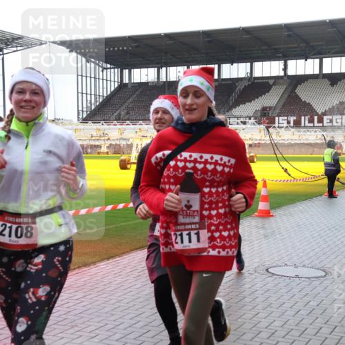 07.12.2025 - St. Pauli X-Mass-Run No. 15 Luisa Fischer http://msf.ph/oto/9387643 07.12.2025 11:46:55 Ziel 2108, 2111, 143, 188, 346, 356, 371, 642, 649, 733, 903, 949, 954, 1058, 1073, 1276, 1433, 1454, 2097, 2108, 2109, 2111, 2137, 2179, 2180, 2437, 2716, 2935, 2941, 3523, 3524, 3620, 3960 meine-sportfotos.de