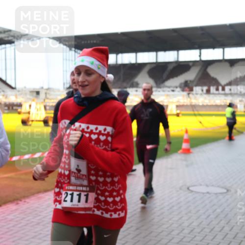 07.12.2025 - St. Pauli X-Mass-Run No. 15 Luisa Fischer http://msf.ph/oto/9387644 07.12.2025 11:46:56 Ziel 2111, 143, 188, 346, 356, 371, 642, 649, 733, 903, 949, 954, 987, 1058, 1073, 1276, 1433, 1454, 2097, 2108, 2109, 2111, 2137, 2179, 2180, 2437, 2442, 2446, 2716, 2935, 2941, 3523, 3524, 3620, 3960 meine-sportfotos.de