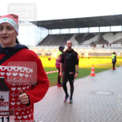 07.12.2025 - St. Pauli X-Mass-Run No. 15 Luisa Fischer http://msf.ph/oto/9387645 07.12.2025 11:46:56 Ziel 15, 2111, 143, 188, 346, 356, 371, 642, 649, 733, 903, 949, 954, 987, 1058, 1073, 1276, 1433, 1454, 2097, 2108, 2109, 2111, 2137, 2179, 2180, 2437, 2442, 2446, 2716, 2935, 2941, 3523, 3524, 3620, 3960 meine-sportfotos.de