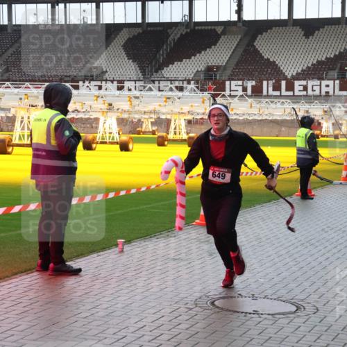 07.12.2025 - St. Pauli X-Mass-Run No. 15 Luisa Fischer http://msf.ph/oto/9387654 07.12.2025 11:47:00 Ziel 649, 346, 356, 371, 567, 570, 609, 640, 642, 649, 903, 949, 954, 978, 987, 1058, 1073, 1276, 1433, 1454, 2108, 2109, 2111, 2179, 2180, 2222, 2347, 2437, 2442, 2446, 2716, 2935, 2941, 3523, 3524, 3525, 3620, 3960 meine-sportfotos.de