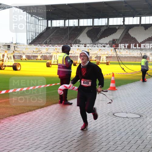 07.12.2025 - St. Pauli X-Mass-Run No. 15 Luisa Fischer http://msf.ph/oto/9387657 07.12.2025 11:47:01 Ziel 649, 346, 371, 567, 570, 609, 640, 642, 645, 647, 649, 903, 949, 954, 978, 987, 1058, 1073, 1276, 1433, 1454, 2108, 2109, 2111, 2179, 2180, 2222, 2347, 2437, 2442, 2446, 2716, 2935, 2941, 3523, 3524, 3525, 3620, 3924, 3925, 3960 meine-sportfotos.de