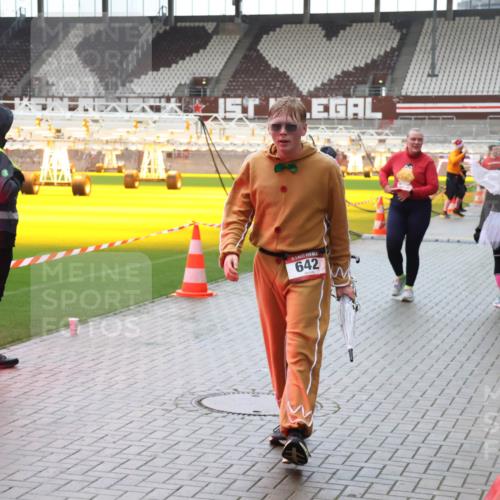 07.12.2025 - St. Pauli X-Mass-Run No. 15 Luisa Fischer http://msf.ph/oto/9387661 07.12.2025 11:47:11 Ziel 642, 346, 371, 567, 570, 609, 640, 642, 645, 647, 649, 903, 949, 954, 978, 987, 1276, 1881, 1882, 2047, 2108, 2109, 2111, 2114, 2179, 2180, 2182, 2222, 2347, 2442, 2446, 2716, 2798, 2928, 2935, 2941, 3010, 3210, 3525, 3777, 3924, 3925, 3960, 3961 meine-sportfotos.de