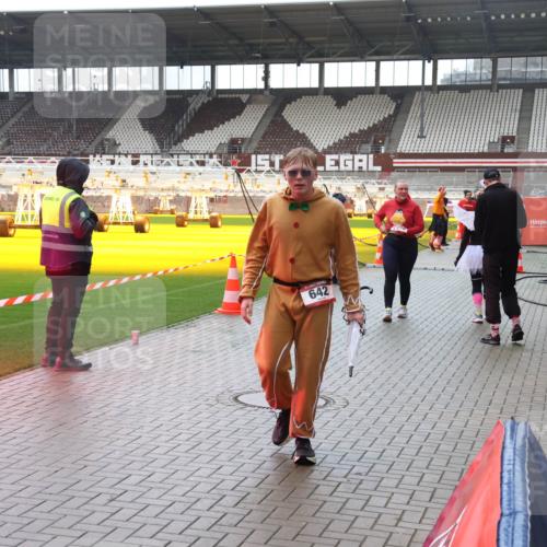 07.12.2025 - St. Pauli X-Mass-Run No. 15 Luisa Fischer http://msf.ph/oto/9387662 07.12.2025 11:47:11 Ziel 642, 346, 371, 567, 570, 609, 640, 642, 645, 647, 649, 903, 949, 954, 978, 987, 1276, 1881, 1882, 2047, 2108, 2109, 2111, 2114, 2179, 2180, 2182, 2222, 2347, 2442, 2446, 2716, 2798, 2928, 2935, 2941, 3010, 3210, 3525, 3777, 3924, 3925, 3960, 3961 meine-sportfotos.de