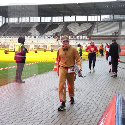 07.12.2025 - St. Pauli X-Mass-Run No. 15 Luisa Fischer http://msf.ph/oto/9387664 07.12.2025 11:47:11 Ziel 642, 346, 371, 567, 570, 609, 640, 642, 645, 647, 649, 903, 949, 954, 978, 987, 1276, 1881, 1882, 2047, 2108, 2109, 2111, 2114, 2179, 2180, 2182, 2222, 2347, 2442, 2446, 2716, 2798, 2928, 2935, 2941, 3010, 3210, 3525, 3777, 3924, 3925, 3960, 3961 meine-sportfotos.de
