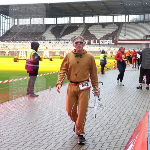 07.12.2025 - St. Pauli X-Mass-Run No. 15 Luisa Fischer http://msf.ph/oto/9387667 07.12.2025 11:47:12 Ziel 642, 346, 353, 371, 530, 567, 570, 609, 640, 642, 645, 647, 649, 903, 954, 978, 987, 1276, 1881, 1882, 2047, 2108, 2109, 2111, 2114, 2179, 2180, 2182, 2222, 2347, 2442, 2446, 2716, 2798, 2928, 2935, 2941, 3010, 3210, 3525, 3777, 3924, 3925, 3960, 3961 meine-sportfotos.de