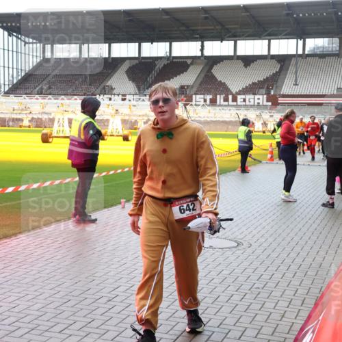 07.12.2025 - St. Pauli X-Mass-Run No. 15 Luisa Fischer http://msf.ph/oto/9387668 07.12.2025 11:47:12 Ziel 6424, 346, 353, 371, 530, 567, 570, 609, 640, 642, 645, 647, 649, 903, 954, 978, 987, 1276, 1881, 1882, 2047, 2108, 2109, 2111, 2114, 2179, 2180, 2182, 2222, 2347, 2442, 2446, 2716, 2798, 2928, 2935, 2941, 3010, 3210, 3525, 3777, 3924, 3925, 3960, 3961 meine-sportfotos.de