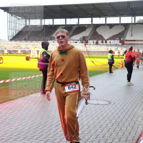 07.12.2025 - St. Pauli X-Mass-Run No. 15 Luisa Fischer http://msf.ph/oto/9387669 07.12.2025 11:47:13 Ziel 642, 346, 353, 371, 530, 567, 570, 609, 640, 642, 645, 647, 649, 903, 978, 987, 1276, 1881, 1882, 2047, 2108, 2109, 2111, 2114, 2179, 2180, 2182, 2222, 2347, 2442, 2446, 2716, 2798, 2928, 2935, 2941, 3010, 3210, 3525, 3777, 3924, 3925, 3960, 3961 meine-sportfotos.de