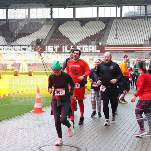07.12.2025 - St. Pauli X-Mass-Run No. 15 Luisa Fischer http://msf.ph/oto/9387675 07.12.2025 11:47:20 Ziel 903, 71, 2442, 346, 1276, 346, 353, 371, 530, 567, 570, 609, 614, 640, 642, 645, 647, 649, 898, 900, 901, 903, 978, 987, 1276, 1881, 1882, 2047, 2108, 2109, 2111, 2114, 2179, 2180, 2182, 2222, 2347, 2442, 2446, 2568, 2798, 2928, 3010, 3210, 3215, 3216, 3420, 3525, 3641, 3777, 3924, 3925, 3948, 3949, 3960, 3961, 5004 meine-sportfotos.de