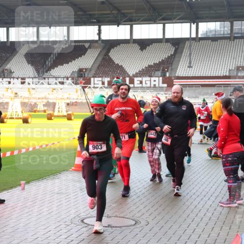 07.12.2025 - St. Pauli X-Mass-Run No. 15 Luisa Fischer http://msf.ph/oto/9387676 07.12.2025 11:47:20 Ziel 903, 71, 2442, 346, 9347, 1276, 346, 353, 371, 530, 567, 570, 609, 614, 640, 642, 645, 647, 649, 898, 900, 901, 903, 978, 987, 1276, 1881, 1882, 2047, 2108, 2109, 2111, 2114, 2179, 2180, 2182, 2222, 2347, 2442, 2446, 2568, 2798, 2928, 3010, 3210, 3215, 3216, 3420, 3525, 3641, 3777, 3924, 3925, 3948, 3949, 3960, 3961, 5004 meine-sportfotos.de