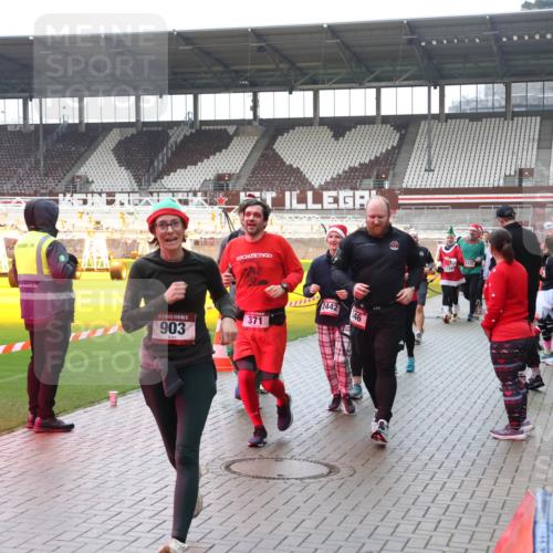 07.12.2025 - St. Pauli X-Mass-Run No. 15 Luisa Fischer http://msf.ph/oto/9387679 07.12.2025 11:47:21 Ziel 5, 903, 371, 2442, 46, 2347, 1276, 346, 353, 371, 530, 567, 570, 609, 614, 640, 642, 645, 647, 649, 898, 900, 901, 903, 978, 987, 1276, 1881, 1882, 2047, 2108, 2109, 2111, 2114, 2179, 2180, 2182, 2222, 2347, 2442, 2446, 2568, 2798, 2928, 3010, 3210, 3215, 3216, 3420, 3525, 3641, 3777, 3924, 3925, 3948, 3949, 3960, 3961, 5004 meine-sportfotos.de