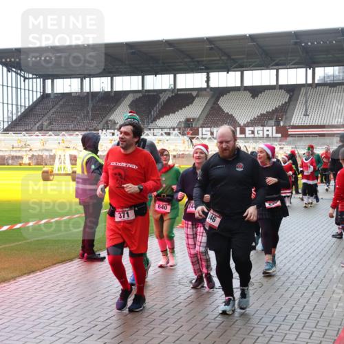 07.12.2025 - St. Pauli X-Mass-Run No. 15 Luisa Fischer http://msf.ph/oto/9387684 07.12.2025 11:47:22 Ziel 371, 640, 24, 346, 346, 353, 371, 530, 567, 570, 609, 614, 640, 642, 645, 647, 649, 898, 900, 901, 903, 978, 987, 992, 1276, 1881, 1882, 2047, 2108, 2109, 2111, 2114, 2179, 2180, 2182, 2222, 2347, 2442, 2446, 2568, 2798, 2928, 3010, 3210, 3215, 3216, 3420, 3525, 3641, 3777, 3924, 3925, 3948, 3949, 3960, 3961, 5004 meine-sportfotos.de