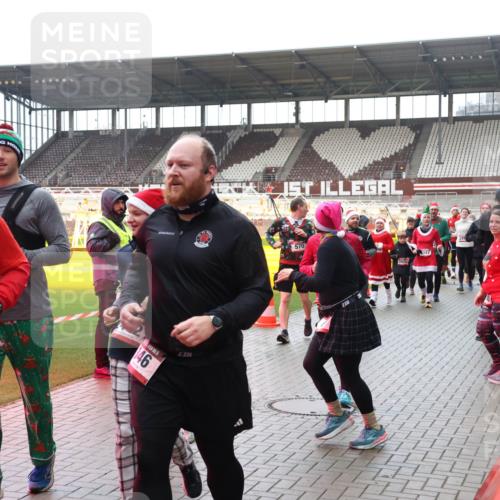 07.12.2025 - St. Pauli X-Mass-Run No. 15 Luisa Fischer http://msf.ph/oto/9387688 07.12.2025 11:47:23 Ziel 371, 46, 431, 570, 347, 346, 353, 371, 530, 567, 570, 609, 614, 640, 642, 645, 647, 649, 898, 900, 901, 903, 978, 987, 992, 1276, 1881, 1882, 2047, 2108, 2109, 2111, 2114, 2179, 2180, 2182, 2221, 2222, 2223, 2347, 2442, 2446, 2568, 2798, 2928, 3010, 3210, 3215, 3216, 3420, 3525, 3641, 3777, 3924, 3925, 3948, 3949, 3960, 3961, 5004 meine-sportfotos.de