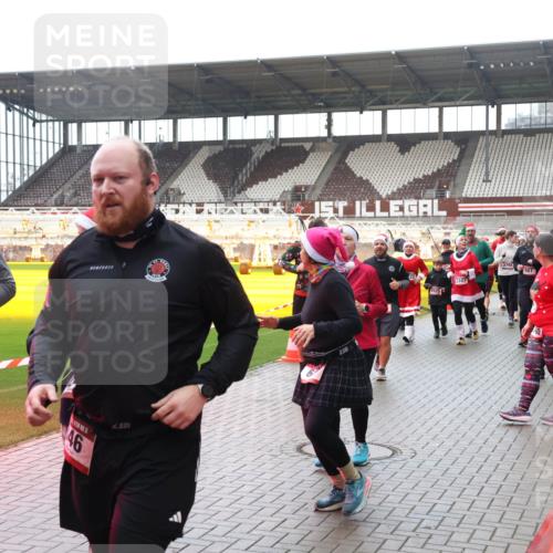 07.12.2025 - St. Pauli X-Mass-Run No. 15 Luisa Fischer http://msf.ph/oto/9387689 07.12.2025 11:47:24 Ziel 46, 2347, 987, 346, 353, 371, 530, 567, 570, 609, 614, 640, 642, 645, 647, 649, 898, 900, 901, 903, 978, 987, 992, 1276, 1881, 1882, 2047, 2108, 2109, 2111, 2114, 2179, 2180, 2182, 2221, 2222, 2223, 2347, 2442, 2446, 2568, 2798, 2928, 3010, 3210, 3215, 3216, 3420, 3471, 3482, 3525, 3641, 3777, 3924, 3925, 3948, 3949, 3960, 3961, 5004 meine-sportfotos.de