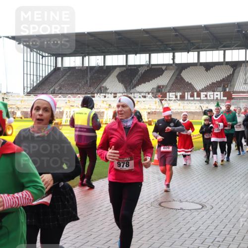 07.12.2025 - St. Pauli X-Mass-Run No. 15 Luisa Fischer http://msf.ph/oto/9387695 07.12.2025 11:47:25 Ziel 40, 15, 640, 978, 609, 2798, 987, 2347, 3925, 346, 353, 371, 530, 567, 570, 609, 614, 640, 642, 645, 647, 649, 898, 900, 901, 903, 978, 987, 992, 1276, 1881, 1882, 2047, 2108, 2109, 2111, 2114, 2179, 2180, 2182, 2221, 2222, 2223, 2347, 2442, 2446, 2568, 2798, 2928, 3010, 3210, 3215, 3216, 3420, 3471, 3482, 3525, 3641, 3777, 3798, 3800, 3924, 3925, 3948, 3949, 3960, 3961, 5004 meine-sportfotos.de