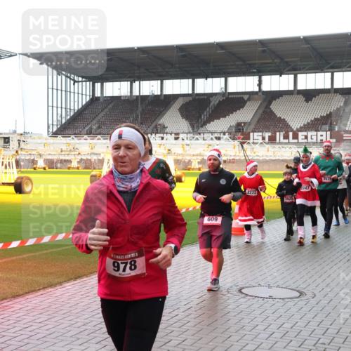 07.12.2025 - St. Pauli X-Mass-Run No. 15 Luisa Fischer http://msf.ph/oto/9387697 07.12.2025 11:47:26 Ziel 978, 609, 2222, 3525, 987, 2347, 3925, 346, 353, 371, 530, 567, 570, 609, 614, 640, 642, 645, 647, 649, 898, 900, 901, 903, 978, 987, 992, 1276, 1881, 1882, 2047, 2108, 2109, 2111, 2114, 2179, 2180, 2182, 2221, 2222, 2223, 2347, 2442, 2446, 2568, 2798, 2928, 3010, 3210, 3215, 3216, 3420, 3471, 3482, 3525, 3641, 3777, 3798, 3800, 3924, 3925, 3948, 3949, 3960, 3961, 5004 meine-sportfotos.de