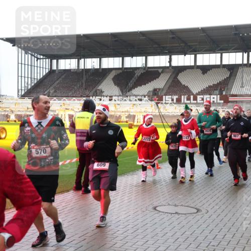 07.12.2025 - St. Pauli X-Mass-Run No. 15 Luisa Fischer http://msf.ph/oto/9387700 07.12.2025 11:47:26 Ziel 15, 570, 609, 2222, 3525, 2179, 987, 2347, 3925, 346, 353, 371, 530, 567, 570, 609, 614, 640, 642, 645, 647, 649, 898, 900, 901, 903, 978, 987, 992, 1276, 1881, 1882, 2047, 2108, 2109, 2111, 2114, 2179, 2180, 2182, 2221, 2222, 2223, 2347, 2442, 2446, 2568, 2798, 2928, 3010, 3210, 3215, 3216, 3420, 3471, 3482, 3525, 3641, 3777, 3798, 3800, 3924, 3925, 3948, 3949, 3960, 3961, 5004 meine-sportfotos.de