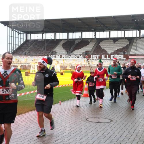 07.12.2025 - St. Pauli X-Mass-Run No. 15 Luisa Fischer http://msf.ph/oto/9387702 07.12.2025 11:47:27 Ziel 570, 609, 3925, 2347, 3525, 987, 2179, 346, 353, 371, 530, 567, 570, 609, 614, 640, 642, 645, 647, 649, 898, 900, 901, 903, 978, 987, 992, 1276, 1881, 1882, 2047, 2114, 2179, 2180, 2182, 2221, 2222, 2223, 2347, 2442, 2446, 2568, 2798, 2928, 3010, 3210, 3215, 3216, 3420, 3471, 3482, 3525, 3641, 3777, 3798, 3800, 3924, 3925, 3948, 3949, 3960, 3961, 4883, 5004 meine-sportfotos.de