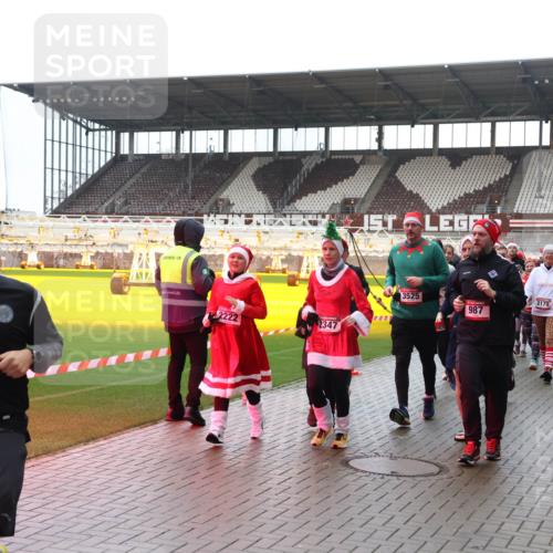 07.12.2025 - St. Pauli X-Mass-Run No. 15 Luisa Fischer http://msf.ph/oto/9387705 07.12.2025 11:47:28 Ziel 609, 2222, 1, 2347, 3525, 2179, 987, 346, 353, 371, 530, 567, 570, 609, 614, 640, 642, 645, 647, 649, 898, 900, 901, 903, 978, 987, 992, 1276, 1881, 1882, 2047, 2114, 2179, 2180, 2182, 2221, 2222, 2223, 2347, 2442, 2446, 2568, 2798, 2928, 3010, 3210, 3215, 3216, 3420, 3471, 3482, 3525, 3641, 3777, 3798, 3800, 3924, 3925, 3948, 3949, 3961, 4883, 5004 meine-sportfotos.de