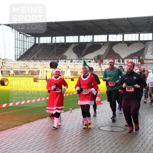 07.12.2025 - St. Pauli X-Mass-Run No. 15 Luisa Fischer http://msf.ph/oto/9387707 07.12.2025 11:47:28 Ziel 15, 222, 2347, 3525, 987, 2179, 218, 346, 353, 371, 530, 567, 570, 609, 614, 640, 642, 645, 647, 649, 898, 900, 901, 903, 978, 987, 992, 1276, 1881, 1882, 2047, 2114, 2179, 2180, 2182, 2221, 2222, 2223, 2347, 2442, 2446, 2568, 2798, 2928, 3010, 3210, 3215, 3216, 3420, 3471, 3482, 3525, 3641, 3777, 3798, 3800, 3924, 3925, 3948, 3949, 3961, 4883, 5004 meine-sportfotos.de