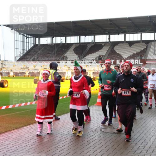 07.12.2025 - St. Pauli X-Mass-Run No. 15 Luisa Fischer http://msf.ph/oto/9387708 07.12.2025 11:47:28 Ziel 2347, 222, 3525, 987, 3961, 2179, 47, 346, 353, 371, 530, 567, 570, 609, 614, 640, 642, 645, 647, 649, 898, 900, 901, 903, 978, 987, 992, 1276, 1881, 1882, 2047, 2114, 2179, 2180, 2182, 2221, 2222, 2223, 2347, 2442, 2446, 2568, 2798, 2928, 3010, 3210, 3215, 3216, 3420, 3471, 3482, 3525, 3641, 3777, 3798, 3800, 3924, 3925, 3948, 3949, 3961, 4883, 5004 meine-sportfotos.de