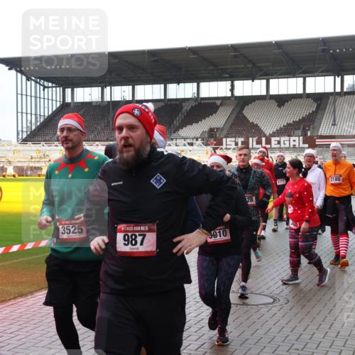 07.12.2025 - St. Pauli X-Mass-Run No. 15 Luisa Fischer http://msf.ph/oto/9387716 07.12.2025 11:47:30 Ziel 3525, 15, 987, 9810, 28, 3777, 60, 2180, 2047, 2047, 346, 353, 371, 530, 567, 570, 609, 614, 640, 642, 645, 647, 649, 898, 900, 901, 903, 978, 987, 992, 1276, 1881, 1882, 2047, 2114, 2179, 2180, 2182, 2221, 2222, 2223, 2347, 2442, 2446, 2568, 2798, 2928, 3010, 3210, 3215, 3216, 3420, 3471, 3482, 3525, 3641, 3777, 3798, 3800, 3924, 3925, 3948, 3949, 3961, 4883, 5004 meine-sportfotos.de