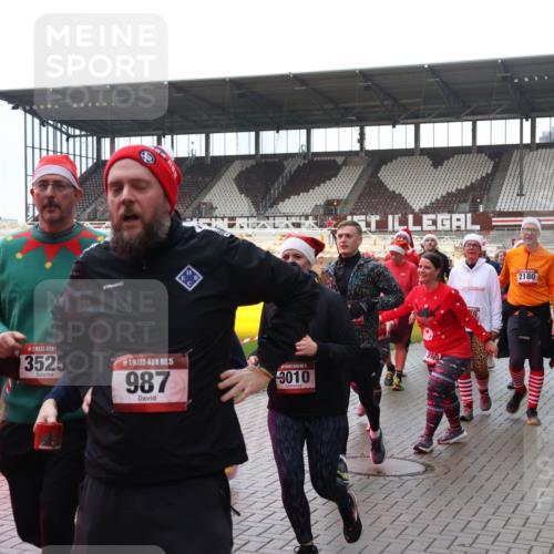 07.12.2025 - St. Pauli X-Mass-Run No. 15 Luisa Fischer http://msf.ph/oto/9387717 07.12.2025 11:47:31 Ziel 4, 3525, 15, 987, 3010, 350, 2180, 2047, 346, 353, 371, 530, 567, 570, 609, 614, 640, 642, 645, 647, 649, 898, 900, 901, 903, 978, 987, 992, 1276, 1881, 1882, 2047, 2114, 2179, 2180, 2182, 2221, 2222, 2223, 2347, 2442, 2446, 2568, 2798, 2928, 3010, 3210, 3215, 3216, 3420, 3471, 3482, 3525, 3594, 3596, 3641, 3777, 3798, 3800, 3924, 3925, 3948, 3949, 3961, 4883, 5004 meine-sportfotos.de