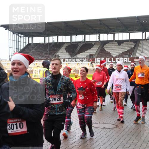 07.12.2025 - St. Pauli X-Mass-Run No. 15 Luisa Fischer http://msf.ph/oto/9387723 07.12.2025 11:47:32 Ziel 15, 3010, 2928, 3960, 2180, 567, 2179, 346, 353, 371, 530, 567, 570, 609, 614, 640, 642, 645, 647, 649, 898, 900, 901, 903, 978, 987, 992, 1276, 1881, 1882, 2047, 2114, 2179, 2180, 2182, 2221, 2222, 2223, 2347, 2442, 2446, 2568, 2798, 2928, 3010, 3210, 3215, 3216, 3416, 3419, 3420, 3430, 3471, 3482, 3525, 3594, 3596, 3641, 3777, 3798, 3800, 3924, 3925, 3948, 3949, 3961, 4883, 5004 meine-sportfotos.de