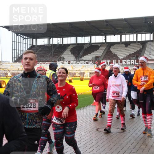 07.12.2025 - St. Pauli X-Mass-Run No. 15 Luisa Fischer http://msf.ph/oto/9387726 07.12.2025 11:47:33 Ziel 5, 2928, 3960, 2180, 567, 2179, 2047, 346, 353, 371, 530, 567, 570, 609, 614, 640, 642, 645, 647, 649, 898, 900, 901, 903, 930, 978, 987, 992, 1276, 1881, 1882, 2047, 2114, 2179, 2180, 2182, 2221, 2222, 2223, 2347, 2442, 2446, 2568, 2798, 2928, 3010, 3210, 3215, 3216, 3416, 3419, 3420, 3430, 3471, 3482, 3525, 3594, 3596, 3641, 3777, 3798, 3800, 3924, 3925, 3948, 3949, 3961, 4883, 5004 meine-sportfotos.de