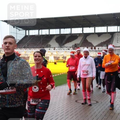 07.12.2025 - St. Pauli X-Mass-Run No. 15 Luisa Fischer http://msf.ph/oto/9387727 07.12.2025 11:47:33 Ziel 20, 3960, 567, 2179, 204, 346, 353, 371, 530, 567, 570, 609, 614, 640, 642, 645, 647, 649, 898, 900, 901, 903, 930, 978, 987, 992, 1276, 1881, 1882, 2047, 2114, 2179, 2180, 2182, 2221, 2222, 2223, 2347, 2442, 2446, 2568, 2798, 2928, 3010, 3210, 3215, 3216, 3416, 3419, 3420, 3430, 3471, 3482, 3525, 3594, 3596, 3641, 3777, 3798, 3800, 3924, 3925, 3948, 3949, 3961, 4883, 5004 meine-sportfotos.de