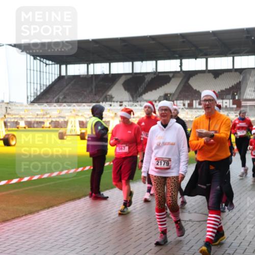 07.12.2025 - St. Pauli X-Mass-Run No. 15 Luisa Fischer http://msf.ph/oto/9387731 07.12.2025 11:47:34 Ziel 567, 2179, 2047, 346, 353, 371, 530, 567, 570, 609, 614, 640, 642, 645, 647, 649, 898, 900, 901, 903, 930, 978, 987, 992, 1276, 1881, 1882, 2047, 2114, 2179, 2180, 2182, 2221, 2222, 2223, 2347, 2442, 2446, 2568, 2798, 2928, 3010, 3210, 3215, 3216, 3416, 3419, 3420, 3430, 3471, 3482, 3525, 3594, 3596, 3641, 3777, 3798, 3800, 3924, 3925, 3948, 3949, 3961, 4883, 5004 meine-sportfotos.de