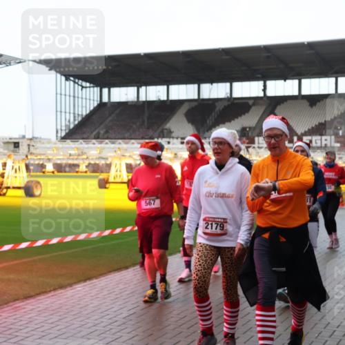 07.12.2025 - St. Pauli X-Mass-Run No. 15 Luisa Fischer http://msf.ph/oto/9387734 07.12.2025 11:47:35 Ziel 567, 2179, 81, 30, 2047, 346, 353, 371, 530, 567, 570, 609, 614, 640, 642, 645, 647, 649, 898, 900, 901, 903, 930, 978, 987, 992, 1276, 1881, 1882, 2047, 2114, 2179, 2180, 2182, 2221, 2222, 2223, 2347, 2442, 2446, 2568, 2798, 2928, 3010, 3210, 3215, 3216, 3416, 3419, 3420, 3430, 3471, 3482, 3525, 3594, 3596, 3641, 3777, 3798, 3800, 3924, 3925, 3948, 3949, 3961, 4883, 5004 meine-sportfotos.de